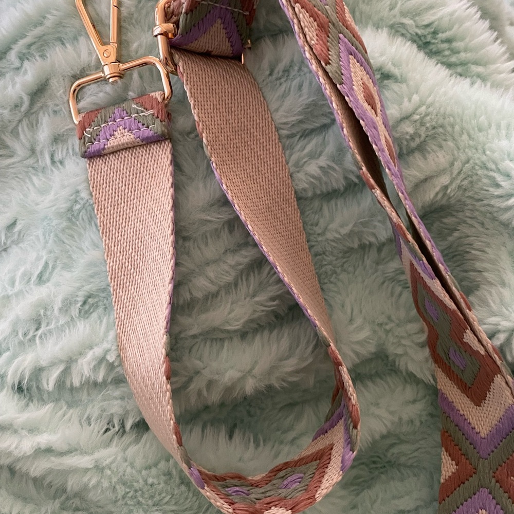 Geometric Patterned Woven crossbody strap - Picture 3 of 3